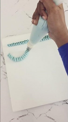 cake decorating| buttercream| piping