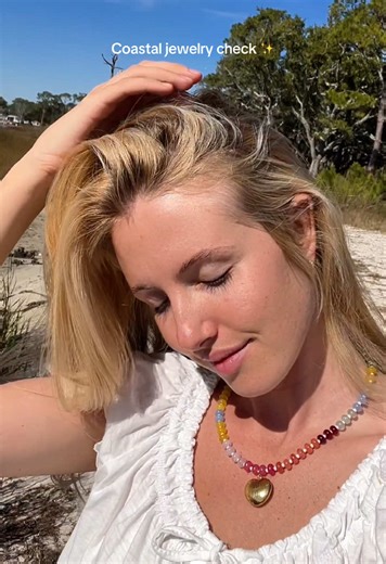 Coastal style all day ☀️#beachlife #lifestyle #coastalliving #momfinds #jewelry