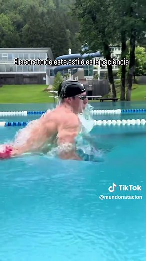 Mejora tu técnica en natación de pecho y desliza rápido