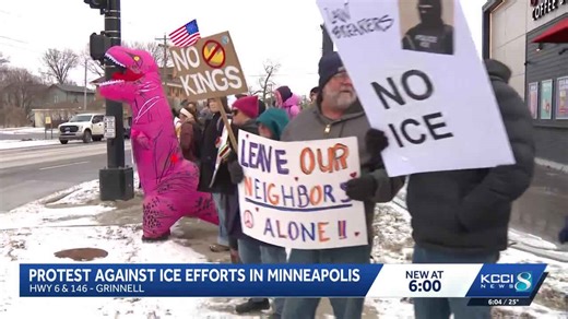 Iowans protest in Grinnell against Minnesota immigration efforts
