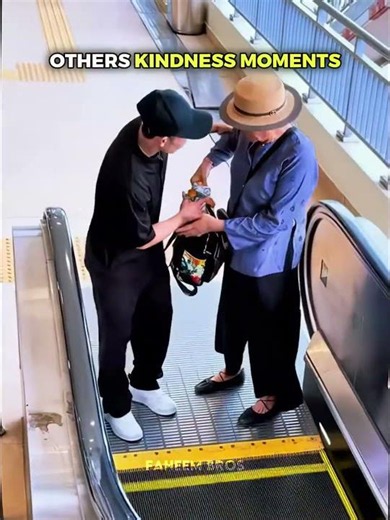 Others kindness moments vs these kind mans 🥹💝🥰 #kindness #respect ##helpingothers #viralvideo