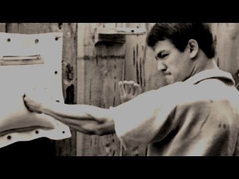 Karate VS Boxing - The Difference Punching w/o Gloves