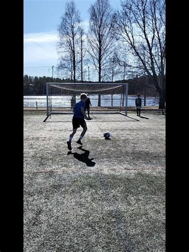 Jalkapalloa #jalkapallo #maalivahti #football #goalkeeper #tramppa #floorball