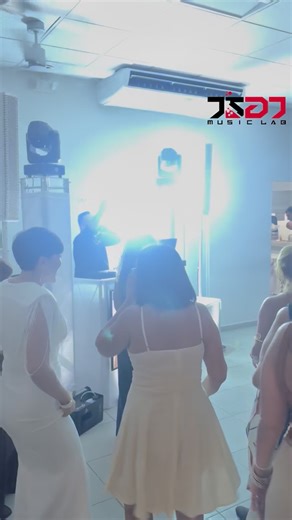 En todos los eventos, nuestra misión siempre es la misma: que nadie se quiera ir. Somos JS DJ MUSIC LAB, los que “transformamos sonidos en emociones” | JS DJ MUSIC LAB