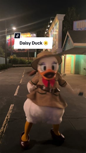 Daisy Duck: The Iconic Disney Fashionista