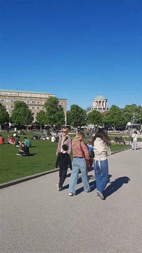 Almanya Schlossplatz meydanı Stuttgart #almanya #seyehat #shorts #video #stuttgart #schlossplatz