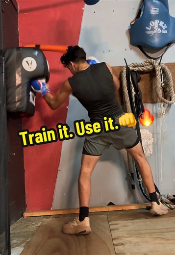 What we drill on the bag… we apply in the ring.💯🥊 . . . #VillarrealBoxingSystem #BoxingCoach #wallbag #boxinggym