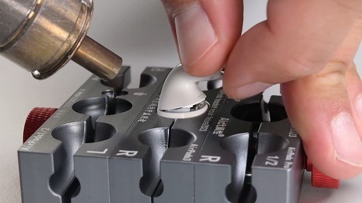 AirPods 4拆解大公開！維修難度爆表，兩款型號設計差異全揭露 - 瘋先生