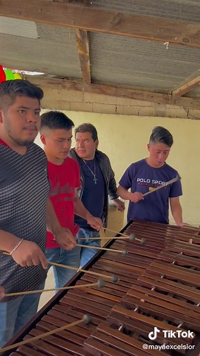 No Se Va en Marimba - Maya Excelsior
