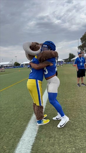 F is for friends who do stuff together... 🤗 | Los Angeles Rams