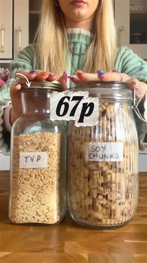 Elly Smart on Instagram: "Day 14/31, lets make TVP sexy again 🙂‍↕️💰 (cost & protein count are per 100g & taken from Holland & Barrett’s website, i buy my chunks from here or my local Asian supermarket) Serves 2 80g soy protein chunks 500ml double strength vegetable stock 1 tbsp yeast extract (marmite) or soy sauce/tamari 4 spring onions, chopped 1 red or green chilli, chopped 1 inch ginger, minced 3 cloves garlic, minced 1/2 tsp black pepper 3 tbsp ketchup 1.5 tbsp light soy sauce/tamari 1 tbs