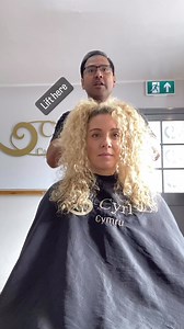 Using dry cutting technique to create volume! ✂️ This video is a great demonstration how I cut curly hair dry, to sculpt the curls to the desired shape. It allows me to balance all the different curl patterns each of my clients have that helps the shape to last between 3 to 5 months. Products used @onlycurlslondon Shampoo, Conditioner, Curl Cream, Enhancing gel and Mousse on the roots. Brush used : EZ Detangle brushDiffuser used : The Valera Ultimate Al available from @astonandfincher #naturalcu