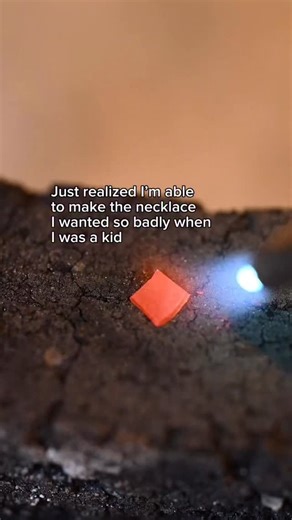 Please tell me someone else recognizes this 🤞what was the piece of jewelry that you were obsessed with as a kid? For those who weren’t there for the peak of American Girl, this is Josefina✨Each AG doll came with her own series of books teaching you about life in a different period of American history. I read those books over and over like it was my job, and it’s the first time I remember loving history. I have a core memory of staring at Josefina’s gold necklace in the catalog and wanting it so