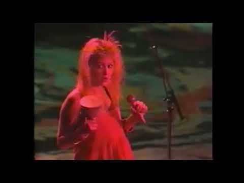 Cyndi Lauper – 911 / One Track Mind (Live at Budokan, Tokyo – September 22, 1986)