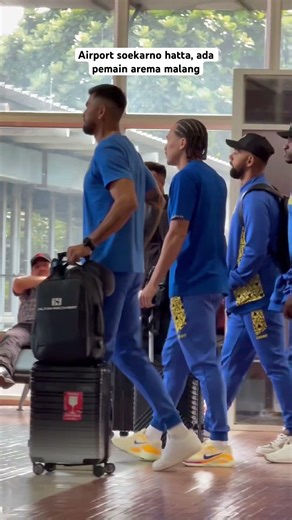 Apa kalian ada yang kenal pemain arema malang ? #fypシ #travel #travelling #soekarnohattaairport