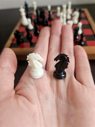 Vintage Magnetic Travel Chess Set – 7x7 Red Black Board, Retro Pocket Game - Etsy