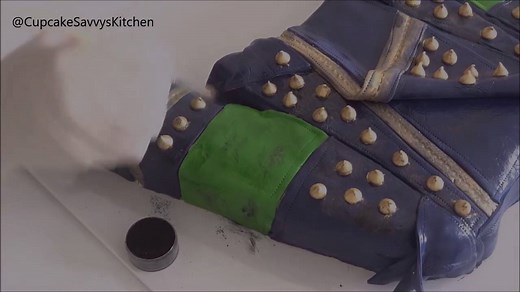 380K views · 10K reactions | Descendants 2 Mal's Leather Jacket Disney Princess Birthday Cake By: Cupcake Savvy | MetDaan Cakes | Facebook