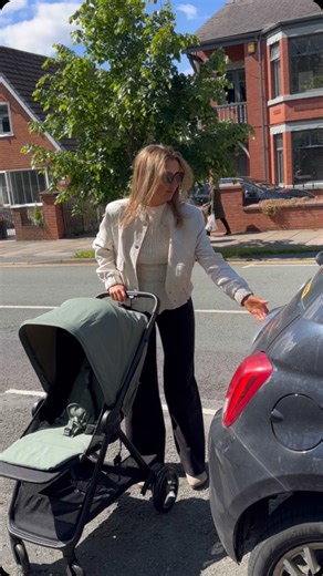 Compact fold? Check ✔️ Introducing @mamasandpapas Libro Stroller ✨One hand fold ✨Carry Strap ✨Lightweight ✨Tall spacious seat ✨Lay flat recline Available to view in store now 😍 | Winstanleys Pramworld