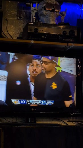 LMFAO this was not planned with the tune your hearing but it was timed perfectly🤣 !!! What a bunch of whipped ass wussies!!! Not one of them is pissed off trying to motivate one another!!! They all just all look like a bunch of bitches including the HEAD COACH!!! Over paid Barbie Dolls!!! LMFAO!!! 🤣🤣🤣 I'm OUT!! ✌🏼 | Nate Beranek