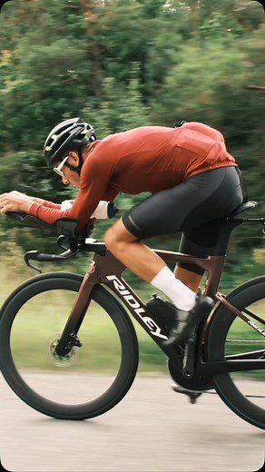 Bahrain Victorious 13 on Instagram: "Claiming his first Ironman 70.3 World title on debut, @jellegeens is THE athlete on the rise. Already the first (and only) Belgian to win two World Triathlon Championship Series races, he stepped up to the middle distance after his final Olympics in 2024, and made it count, overtaking a hometown favourite in the final kilometres to take the crown. Now joining Bahrain Victorious 13, he’s ready to rise to the winning culture this team demands, aiming to dominat