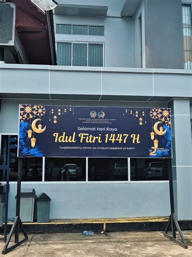 Hari pertama layanan kunjungan Hari Raya Idul Fitri 1447 H di Lapas Kelas IIB Lubuk Basung berlangsung dengan tertib, aman, bahagia dan penuh haru. Momen kebersamaan antara Warga Binaan dan keluarga menjadi penguat semangat serta harapan untuk kembali menjadi pribadi yang lebih baik. Dengan pengawasan petugas, seluruh rangkaian kunjungan berjalan lancar. Terima kasih kepada seluruh pihak yang telah menjaga ketertiban bersama. Semoga kebahagiaan Idul Fitri ini membawa keberkahan bagi kita semua ✨