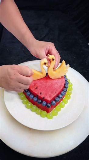 Creative fruit cake