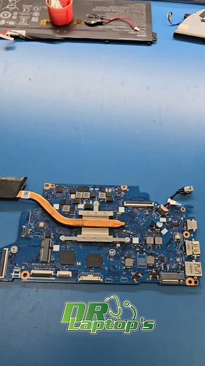 🔧 ¿Tu laptop no funciona como antes? ¡Tenemos la solución! Somos especialistas en reparación micro-electrónica de laptops. Nuestro equipo técnico cuenta con la experiencia y las herramientas necesarias para diagnosticar y reparar cualquier falla a nivel de componentes. ✨ Nuestros servicios incluyen: • Reparación de tarjetas madre (motherboard) • Solución de problemas de encendido y carga • Reemplazo de chips y componentes SMD • Reparación de circuitos dañados • Reballing de GPU y CPU (en laptop