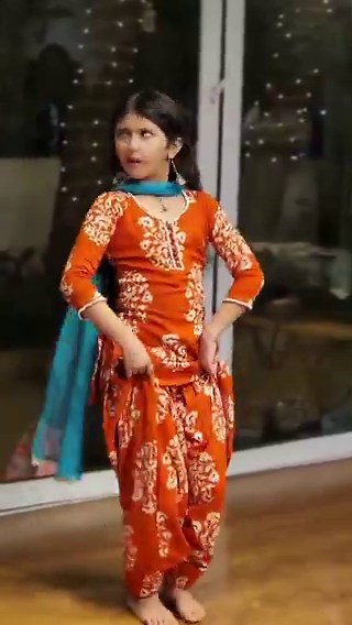 Whole comment section is filled with pedo, if you find this even a little bit flirtatious you all need to find god seriously