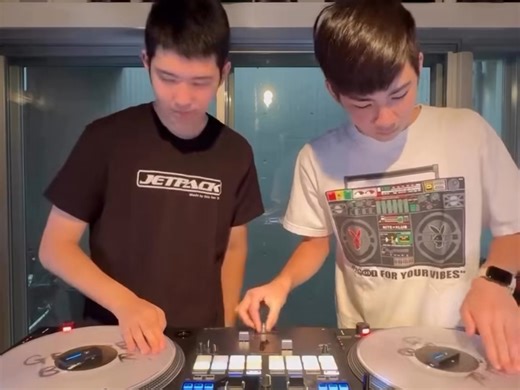 #dj#scratch#手指乐器#dj伴奏#搓盘#黑胶#顶级#磨盘#hiphop#从零开始#乐器#说唱#freestyle#oldschool#教程