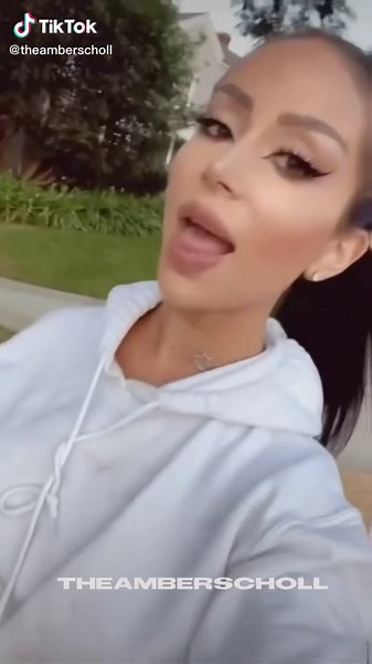 Amber Scholl: La Belleza que Captura Corazones