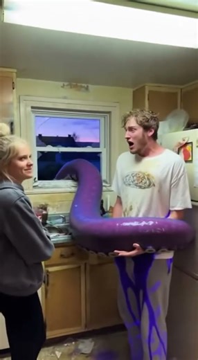 KITCHEN BEDLAM: GOOEY INVASION!