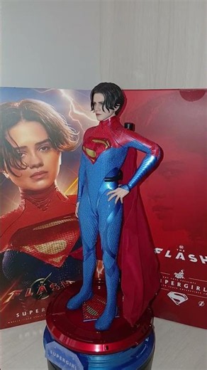 Supergirl, escala 1/6, de la película The Flash.