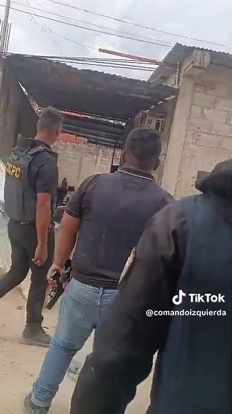 ARAGUA🚨 Este lunes comisiones mixtas entre la PBA ,CICPC,GNB y PNB tras un operativo con el fin de desarticular grupos delictivos en el sector El Coropo del Mun Francisco Linares Alcántara, sostuvieron un enfrentamiento con sujetos desconocidos que dejó como resultado a 6 de ellos abatidos. Durante el intercambio de disparos 4 funcionarios resultaron heridos, quienes posteriormente fueron trasladados hacia un centro asistencial. Los 6 sujetos neutralizados fueron trasladados hacia la morgue de 