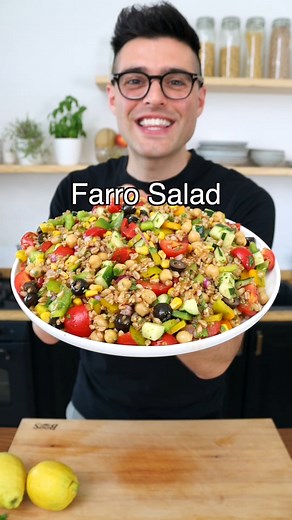 Easy Farro Salad (healthy lunch idea) ⭐️ RECIPE: GO TO www.theplantbasedschool.com and search 🔍 "farro salad” This easy farro salad is packed with crunchy vegetables, a tangy vinaigrette, fresh herbs, and delicious chewy farro. It's a tasty, satisfying, and colorful recipe. It's excellent to make ahead and bring to potlucks, barbecues, cookouts, and picnics or as a healthy lunch or quick dinner. ⭐️ Ingredients FOR THE SALAD 1 cup (200 grams) farro uncooked 3 cups (700 grams) vegetable broth 2 b