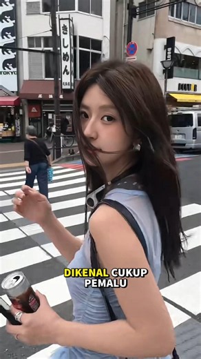 How Japanese Girls Act When They Like Someone... 🇯🇵❤️#shorts #Japan #JapaneseGirls #facts