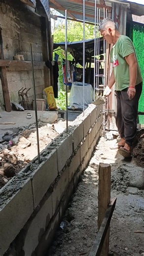 Lagyan natin ng hollow Ang hollow blocks #work #constructionlife #fbreelsvideo | Rosales mixvlog