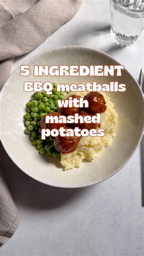 5 ingredient BBQ meatballs with mashed potatoes and peas! Such an easy dinner #5ingredientrecipes