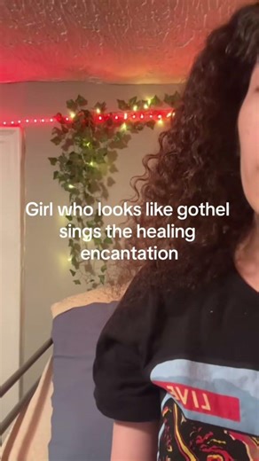Gothel look alike sings from Tangled