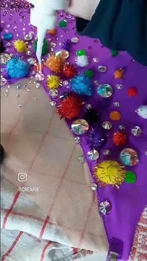 justaucorps à pompons