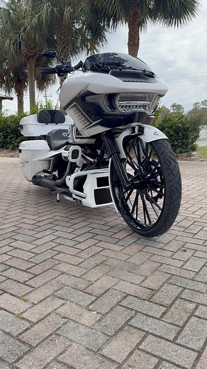 Our latest 2024 White & Black 26” Big Wheel Road Glide & Yes It’s For Sale ✔️ #getvip #vipcollection | Woodlawn Baggers