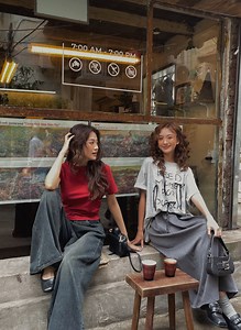 696 reactions · 24 shares | CHOOSE YOUR BESTIES OUTFIT ☕️Delia...