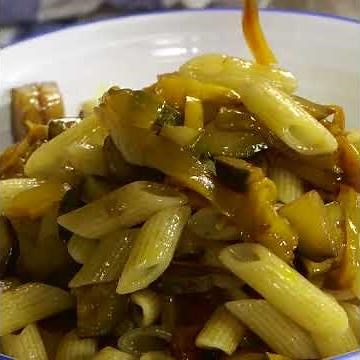 Pennette zucchine e peperoni | Video veloce