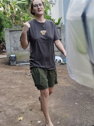 nona manis mengucapkan happy valday👏❤❤❤ #dekparyojolbali #Deleveri #grabfood #gojekindonesia