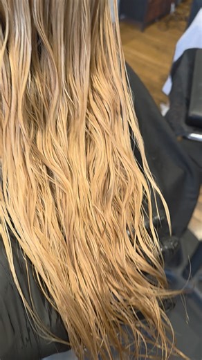 Why do you need a toner? When your hair is a level 5–6 or darker, the underlying pigment naturally pulls warm (red, orange, or yellow). A toner is applied to either neutralize those unwanted brassy tones or enhance them — depending on your color goal. For this look, we neutralized the warmth to create a bright, clean blonde that still looks soft and natural. ✨ Dana Swartz BCS Beauty Distributors, LLC | Locks By Cactus Hair Salon