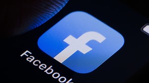 Facebook's icon mysteriously changes black overnight leaving users baffled