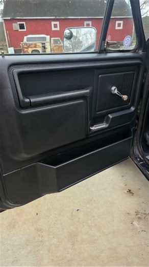 82 F150 Interior Restoration Raven Black. Sem prep Lmr paint #bullnose