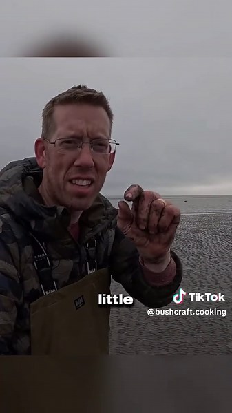 Part 1| Digging for clams on beach 🏝️ #outdoorboys #wilderness #beach #clams #ocean #fyp