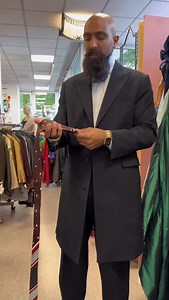 22K views · 3.1K reactions | Jetzt zeige ich euch eindrucksvoll, wie schnell man eine Krawatte binden kann – in nur wenigen Sekunden! ️ Ein großes Dankeschön an @rooksandrocks für diesen maßgeschneiderten Anzug im eleganten Pachuco-Stil – pure Klasse! ✨ Da kommt noch mehr … bleibt gespannt! Sportliche Grüße Mr.FunkySoul 屢️ #gentleman #elegant #pachuco #fashion #zootsuit | Ou Zee | Facebook