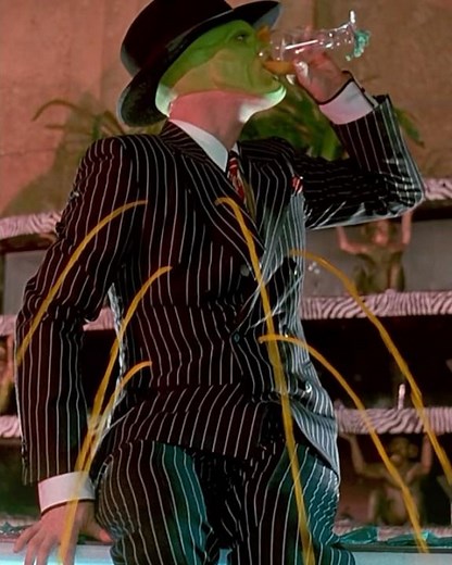 The Mask (1994): HILARIOUS Dog Wears Green Mask & Passes It to a Human 🐶😜 | Iconic Comedy Moment!