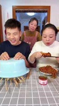 Selfish hubby snatched my chicken leg + Mom’s BBQ—I finished, revealed it’s fake, left him shocked!